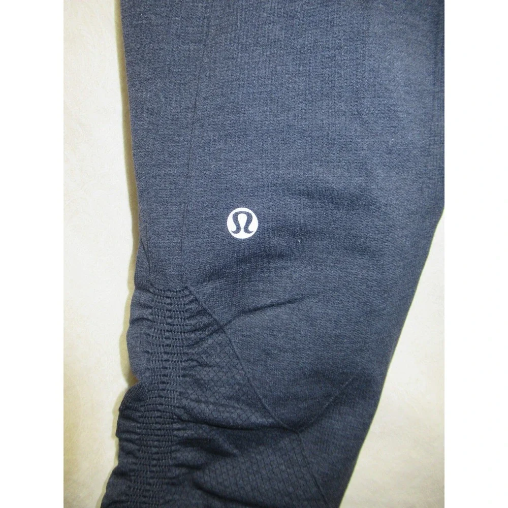 Lululemon Size 4 Blue In The Flow Cropped Low Rise Compression Leggings